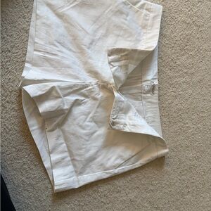 VENUS Elegant White Apparel